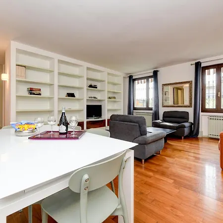 Apartment Le Finestre Sugli Ulivi Centro Storico Desenzano Desenzano del Garda