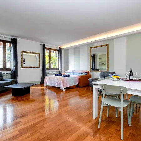 Apartment Le Finestre Sugli Ulivi Centro Storico Desenzano Desenzano del Garda