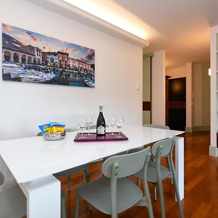 Le Finestre Sugli Ulivi Centro Storico Desenzano Apartment