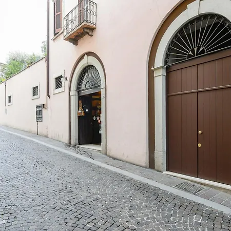 Le Finestre Sugli Ulivi Centro Storico Desenzano Apartment *